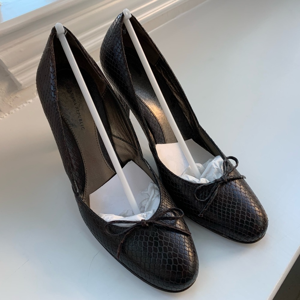 Banana Republic Leather “Snakeskin” Heels-Size 6.5
